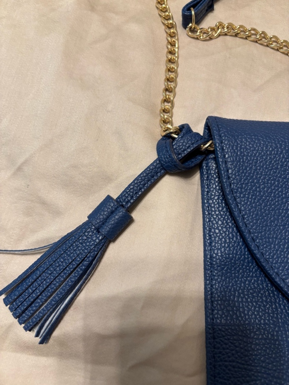 NWT Mud Pie Navy Envelope Crossbody Clutch  Gold Chain & Tasse - Picture 3 of 7